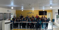 Alunos do 3º e 5º ano do Colégio Estadual do Campo Cecília Meireles visitam a Câmara